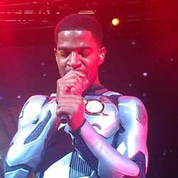 This Week in General Awesomeness: Kid Cudi F**ks Up a Fan, Mac Lethal’s Newsworthy Raps & More