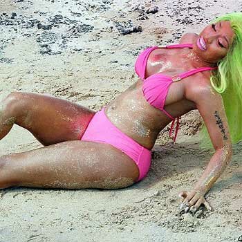 Nicki Minaj Starships Video 