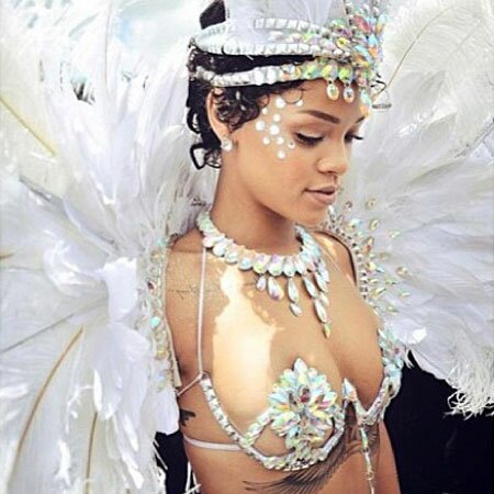 How Big Are Rihanna’s Boobs? A Very Important Instagram Update